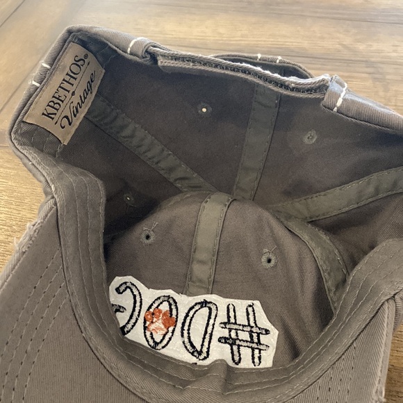 The most amazing hat for any dog lover! - Picture 3 of 4